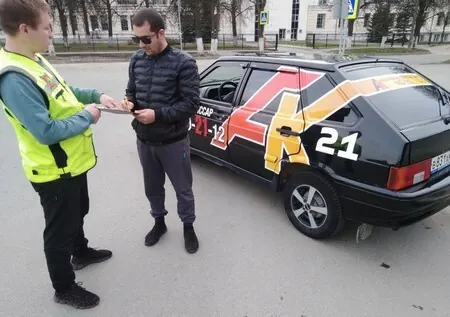 Аварийный комиссар Аварком 21 с клиентом